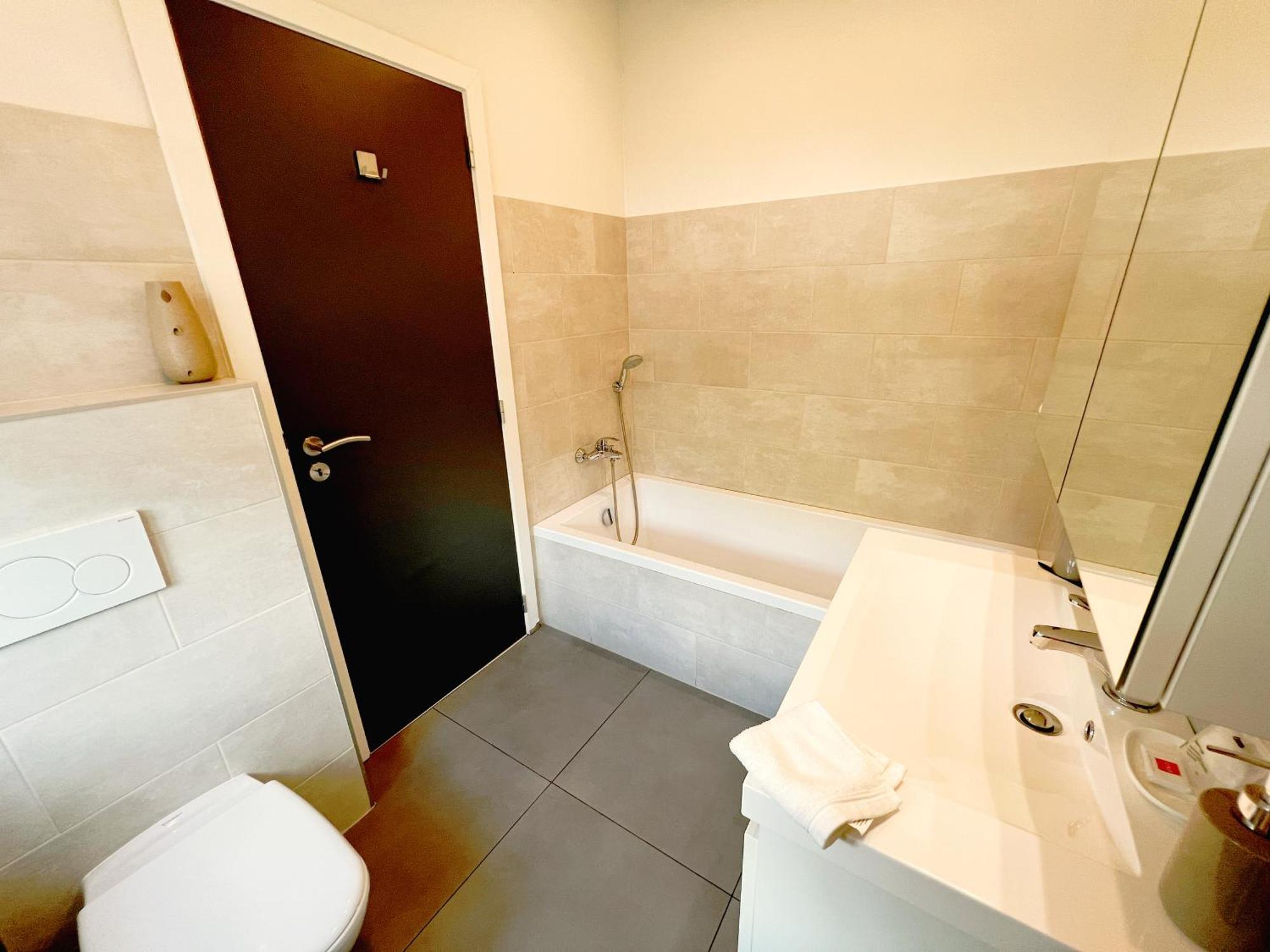 Au Sommet De La Cascade Hotell Stavelot Exteriör bild