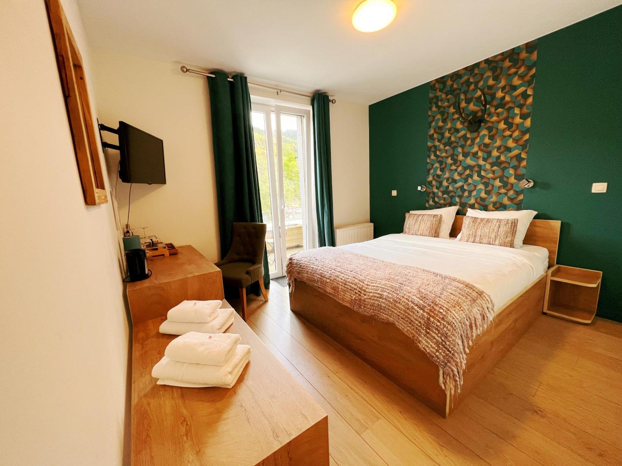 Au Sommet De La Cascade Hotell Stavelot Exteriör bild