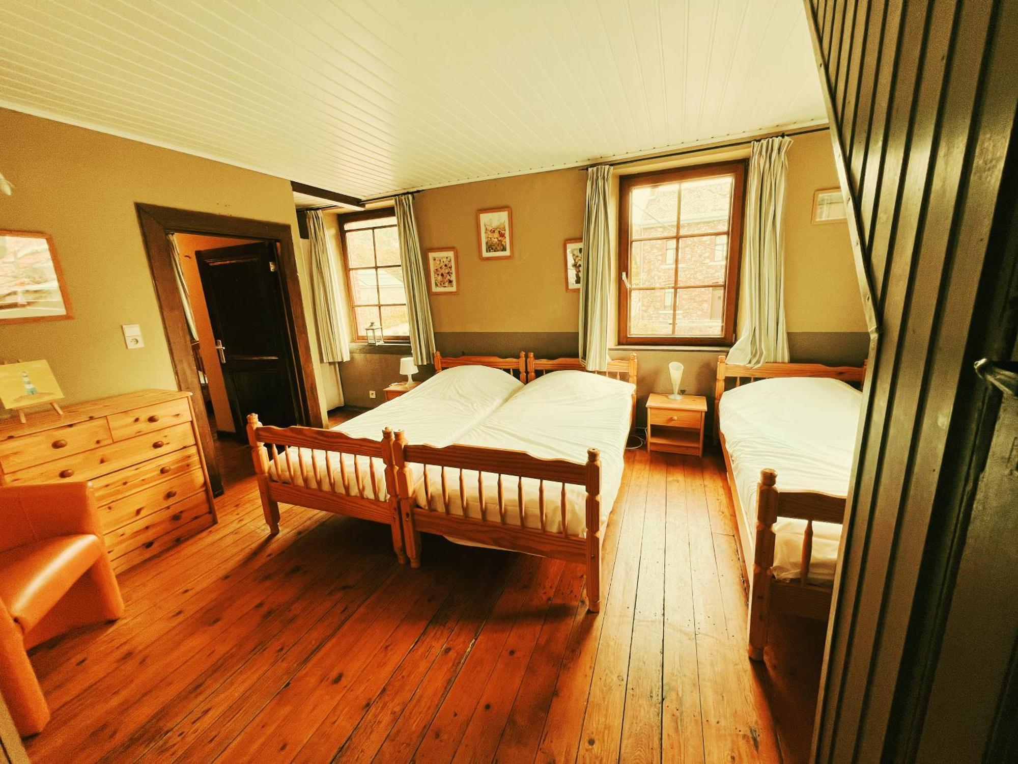Au Sommet De La Cascade Hotell Stavelot Exteriör bild