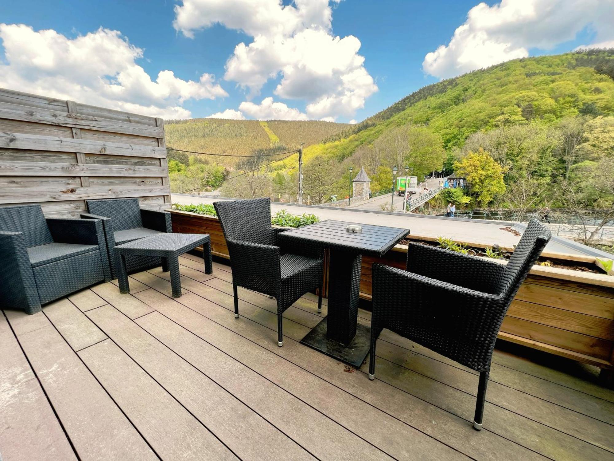 Au Sommet De La Cascade Hotell Stavelot Exteriör bild