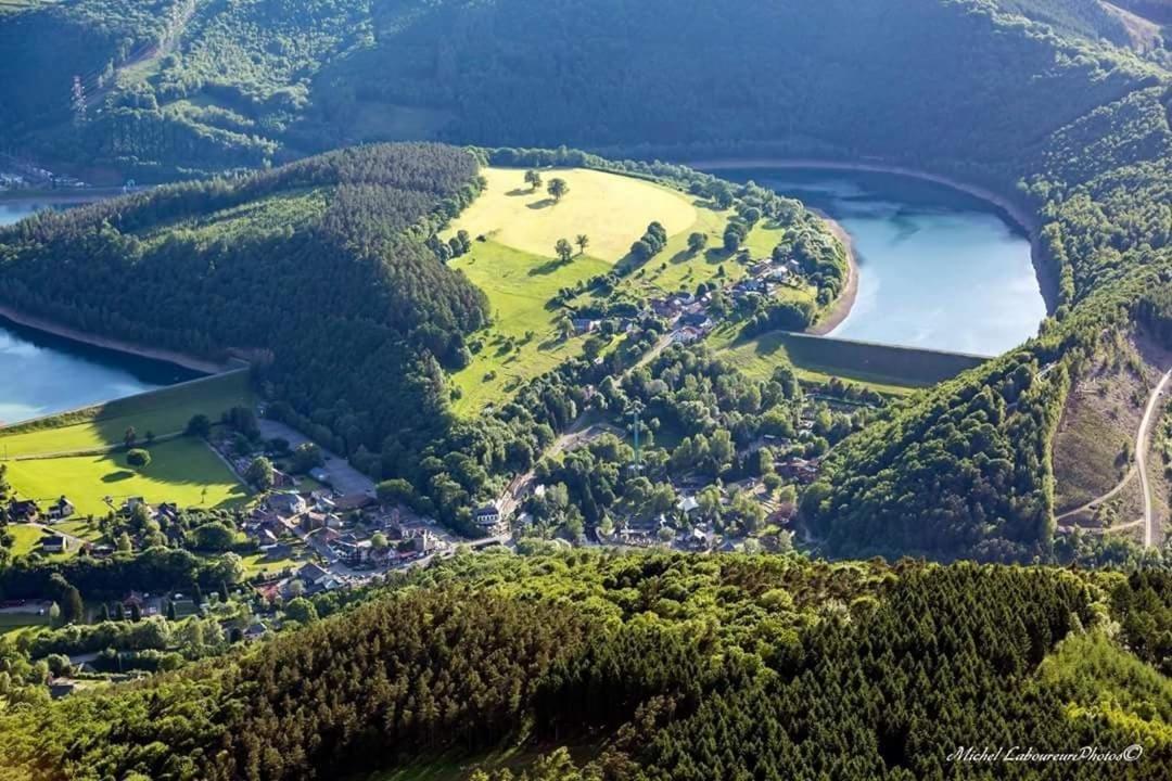 Au Sommet De La Cascade Hotell Stavelot Exteriör bild