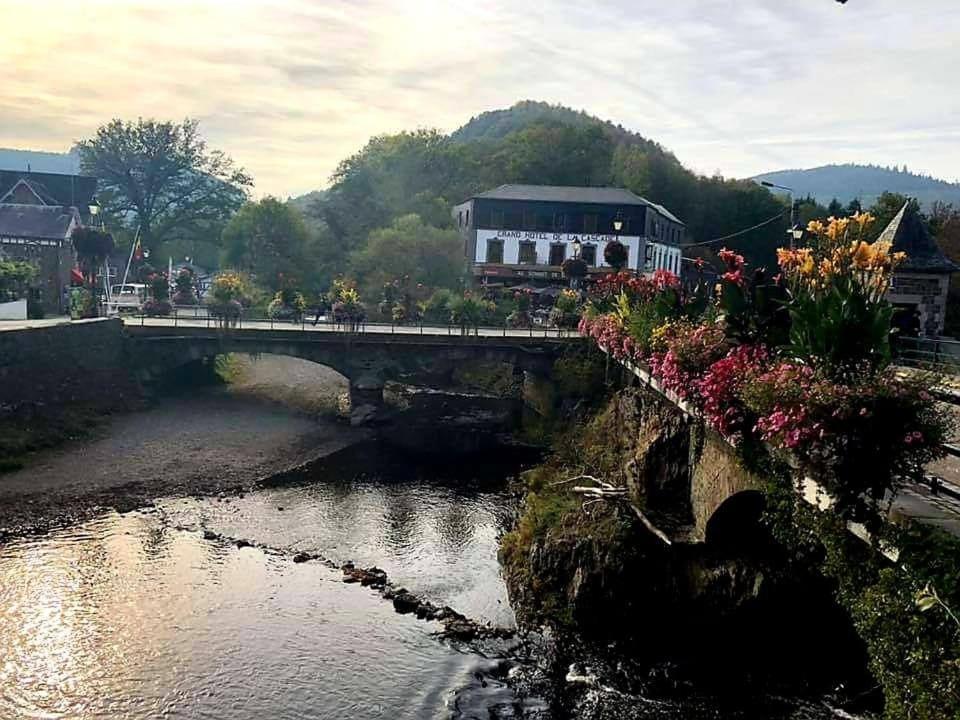Au Sommet De La Cascade Hotell Stavelot Exteriör bild