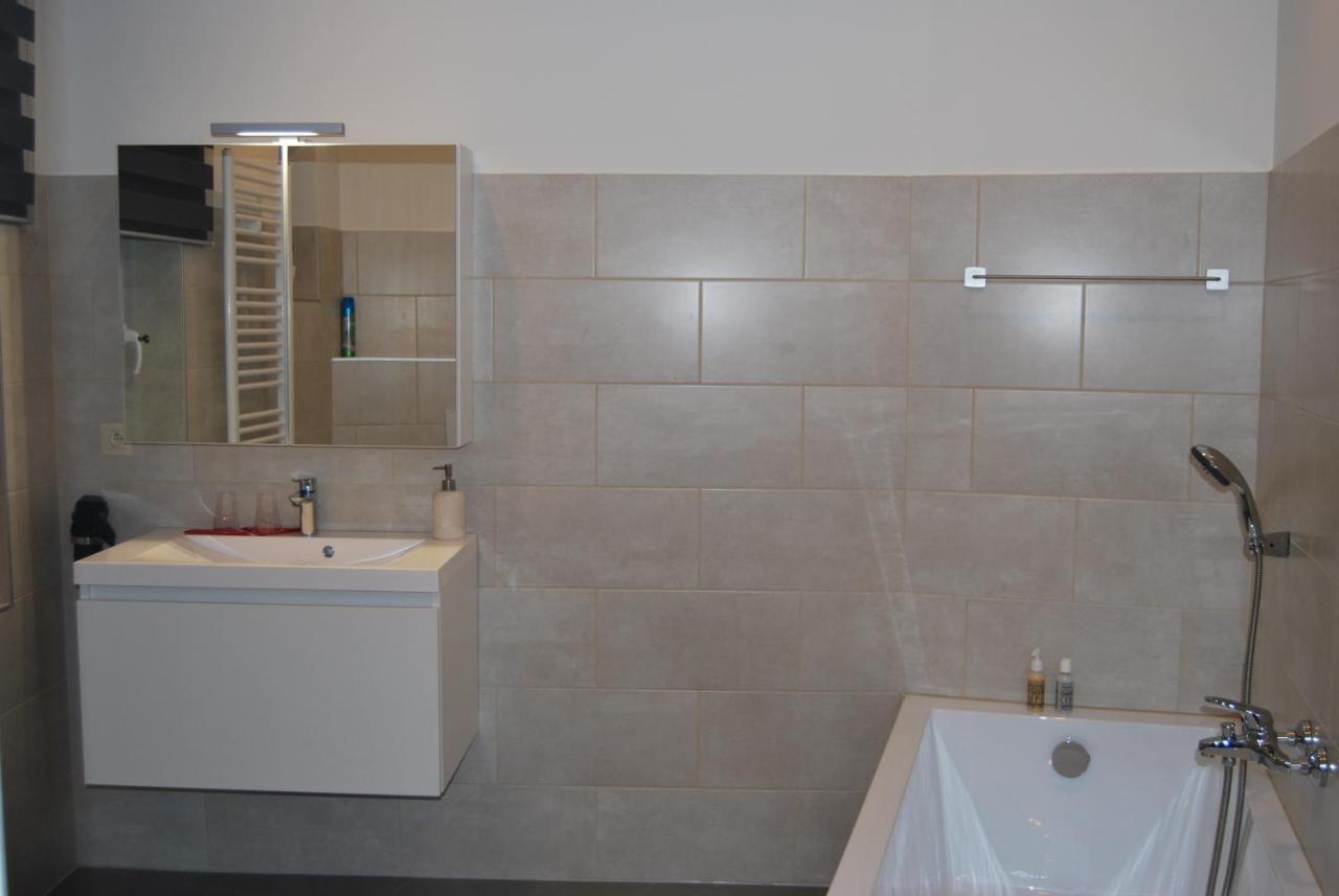Au Sommet De La Cascade Hotell Stavelot Exteriör bild